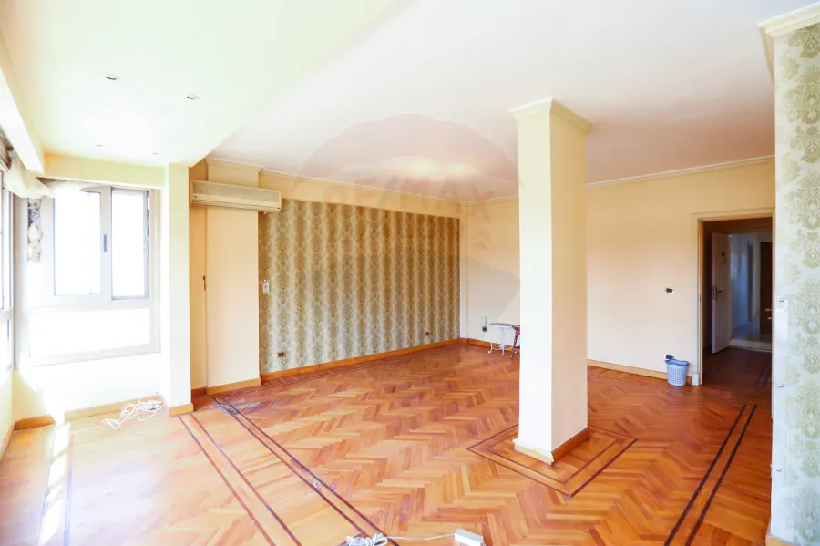 شقة للبيع 275م سموحة  (  ش بهاء الدين الغتوري )