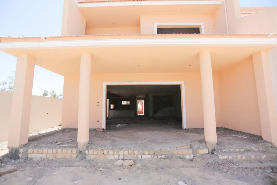 للبيع فيلا توين هاوس مسجلة و مرخصة 385م كينج مريوط  (امام كمباوند ستانلي جاردنز)