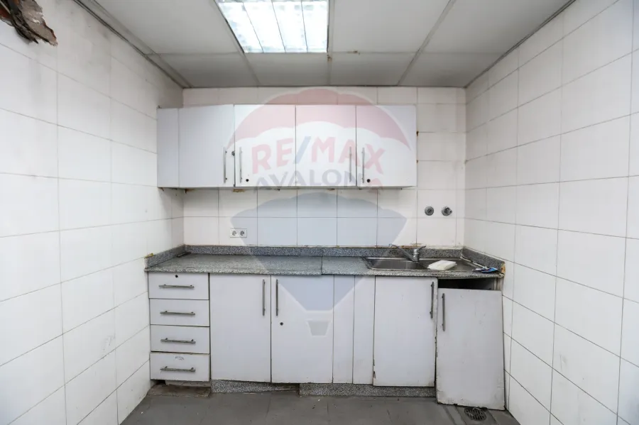 Commercial shop for rent 220 m louran (Al aqbal st)