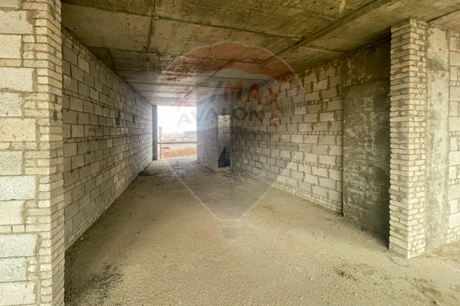 محل + رووف للبيع 49 م العاصمة الادراية (هاب كابيتال - حي السفارات)