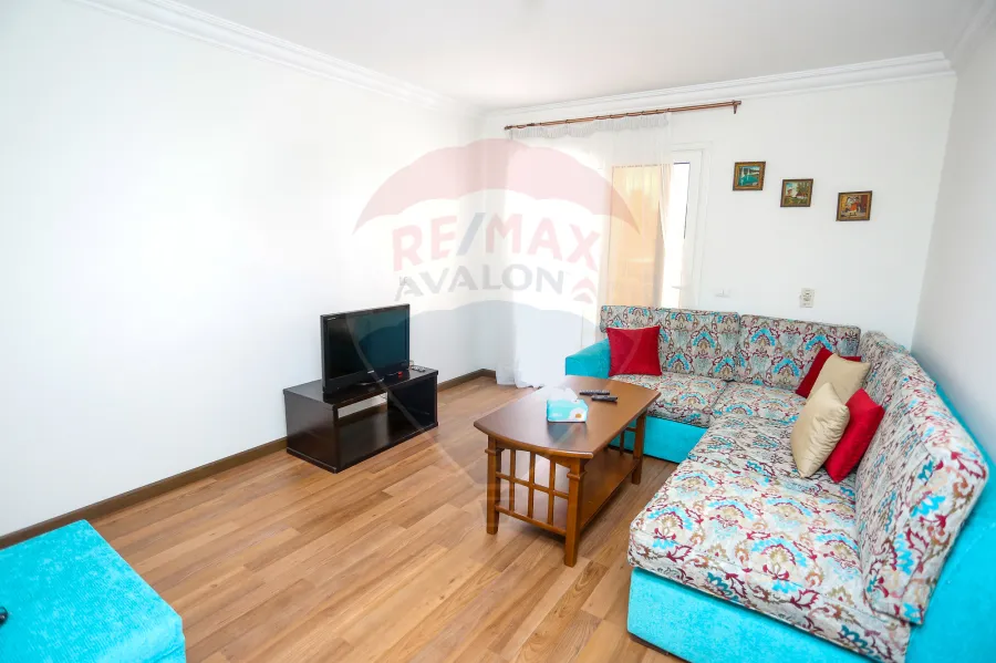 شقة للبيع 194 م زيزينيا (كومباوند بشارع ابو قير الرئيسي)