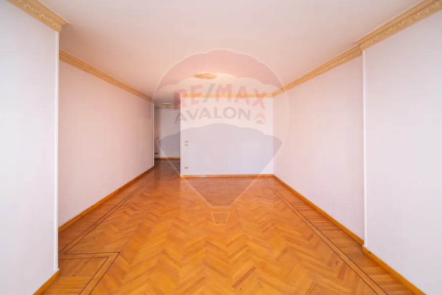 شقة للبيع 190 م سموحة ( ش فوزى معاذ)