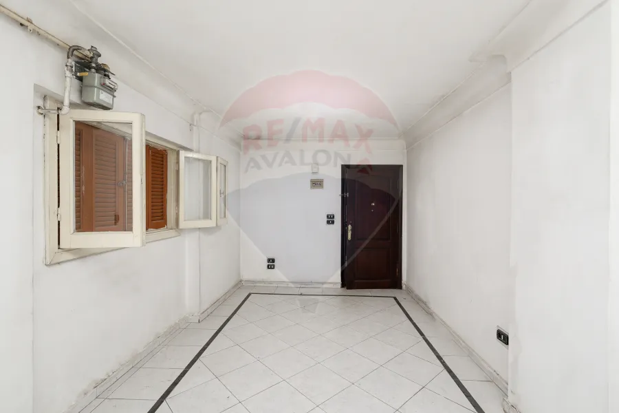 Complete property for sale 300 m Miami (Baron Cafe St. - steps from El Guish Road)