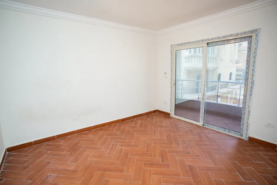 شقة للإيجار200م سبورتنج ( ش أحمد علام )