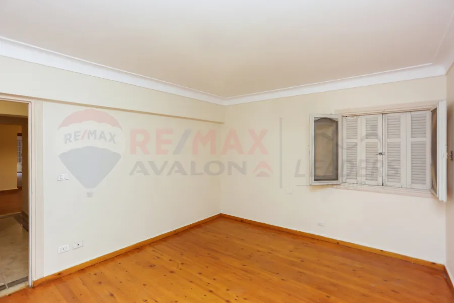 شقة للبيع 250 م جناكليس (ش ابو قير)