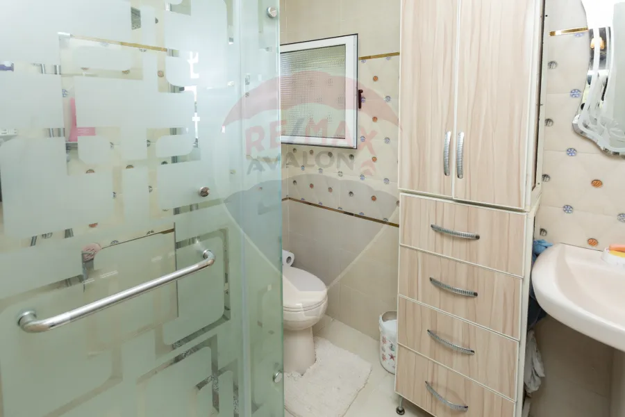 Villa for sale 1,000 m Al-King Mariout (New king St.) - 12,000,000 EGP