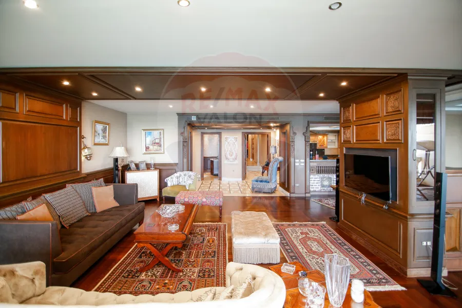 شقة للبيع 365 م السرايا ( على البحر مباشرة )