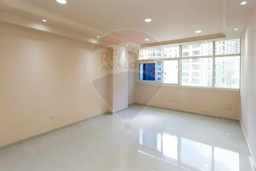 مقر إداري للبيع 170 م سموحة ( ش فوزي معاذ)