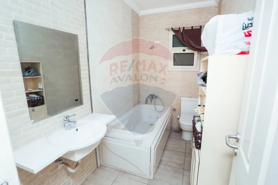 شقة للبيع 250 م سموحة (ش حسن علام)