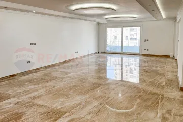 شقة للايجار 270 م رشدي (علي الترام)