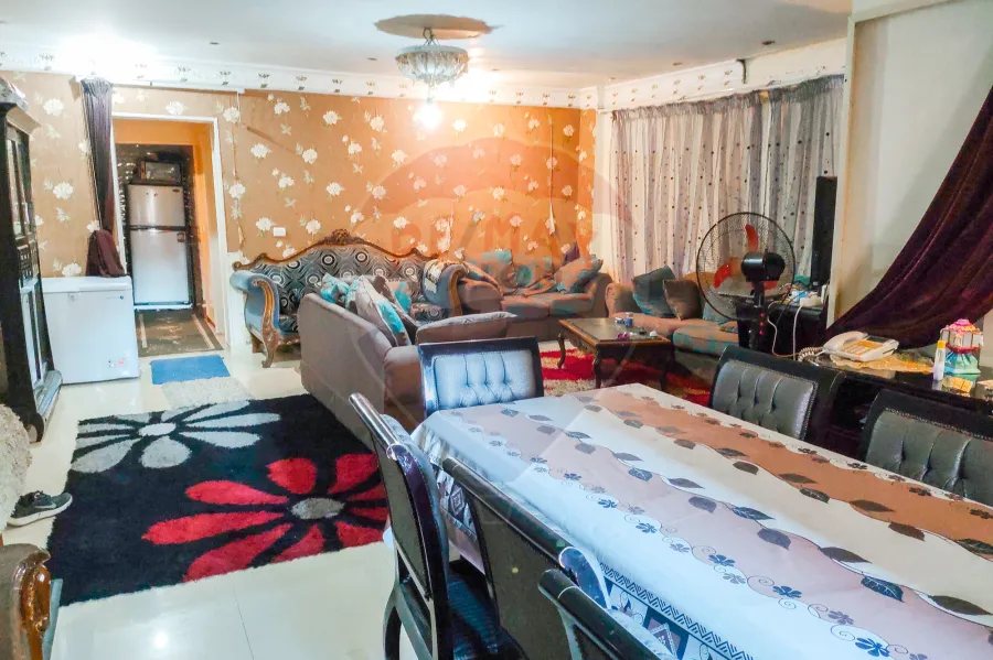 شقة للايجار 135 م سموحة (شارع النصر)