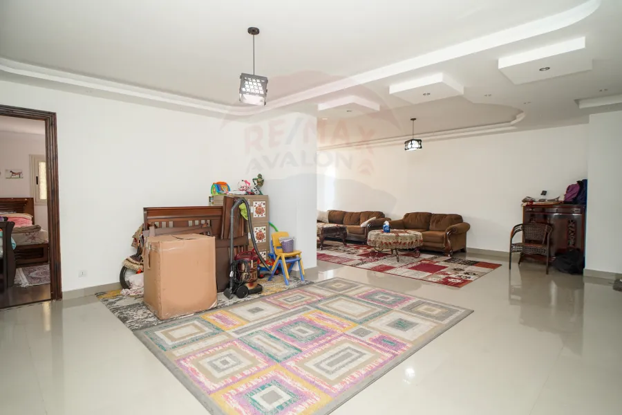 شقة للبيع 200 م لوران (ش الاقبال)