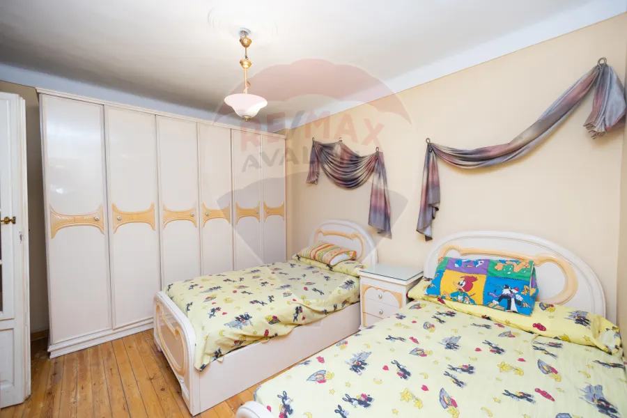 شقة للبيع 160 م جليم (ش الاذاعة  -  امام فنون جميلة)