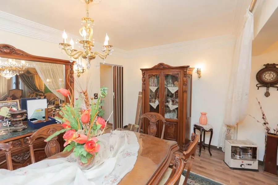 شقة للبيع 170م ميامي (ش جمال عبد الناصر الرئيسي - بالقرب من الاكايميه العربيه)