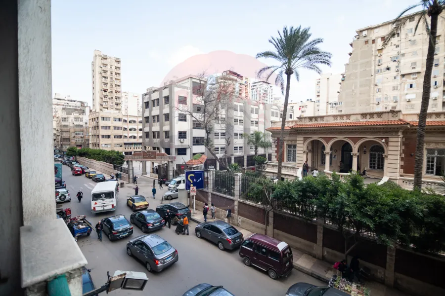 شقة للبيع 250 م لوران (ش الاقبال الرئيسي)