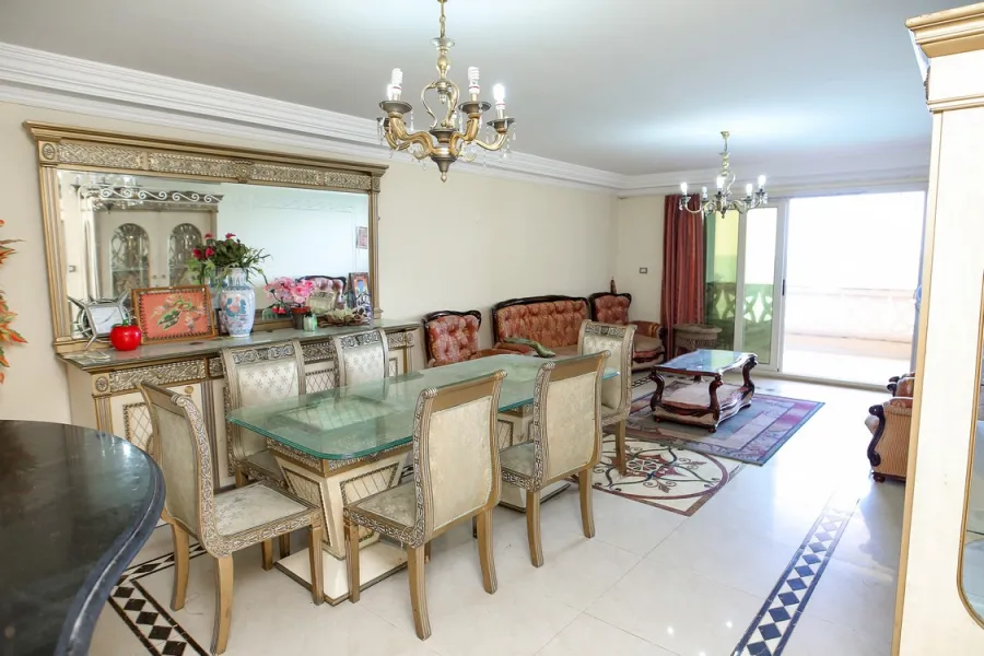 شقة للبيع 165م العصافرة (على البحر مباشرة)