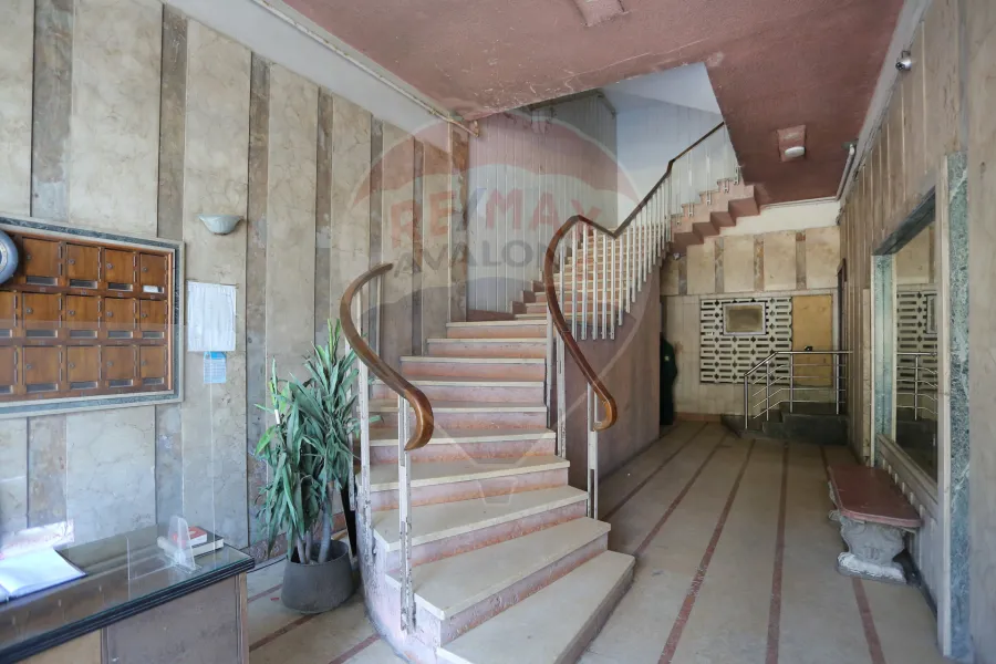 شقة للإيجار 220 م محطة الرمل (شارع السلطان حسين - منطقة الشلالات)