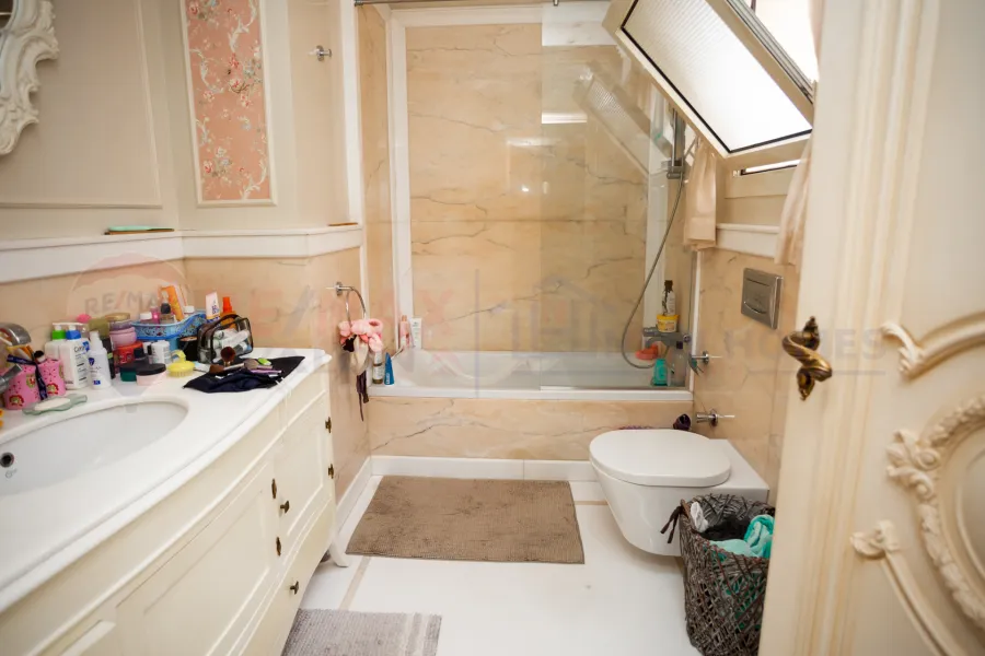 شقة للبيع 600 م سان ستيفانو (على البحر مباشرة - برج النحاس)