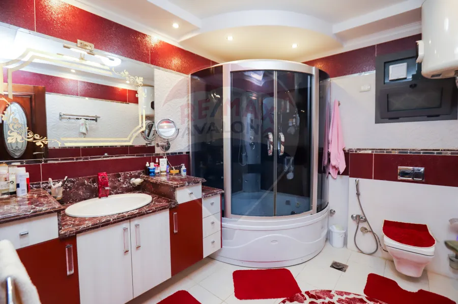 شقة للبيع 575م سموحة (ش فوزي معاذ الرئيسي)