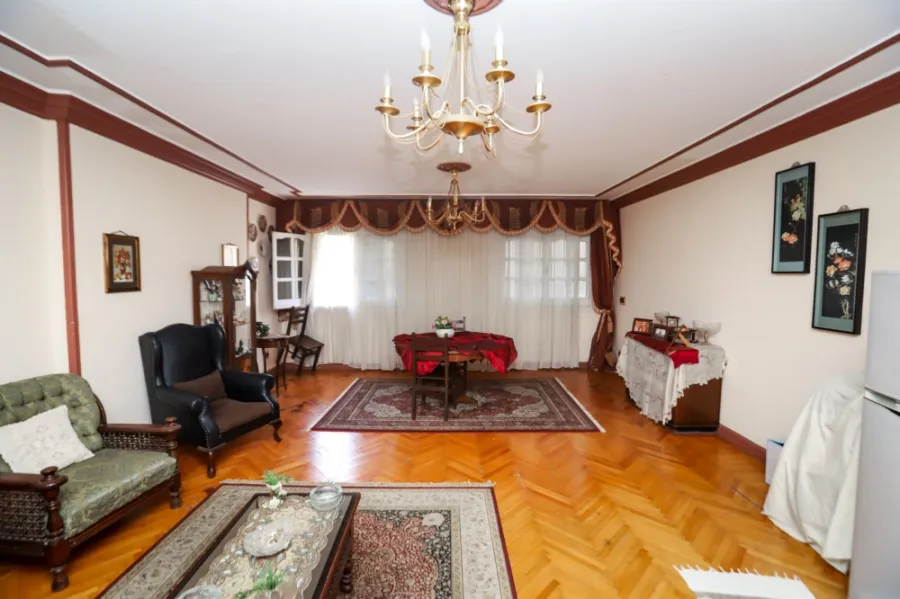 Apartment for sale 210m Laurent- Tram St
