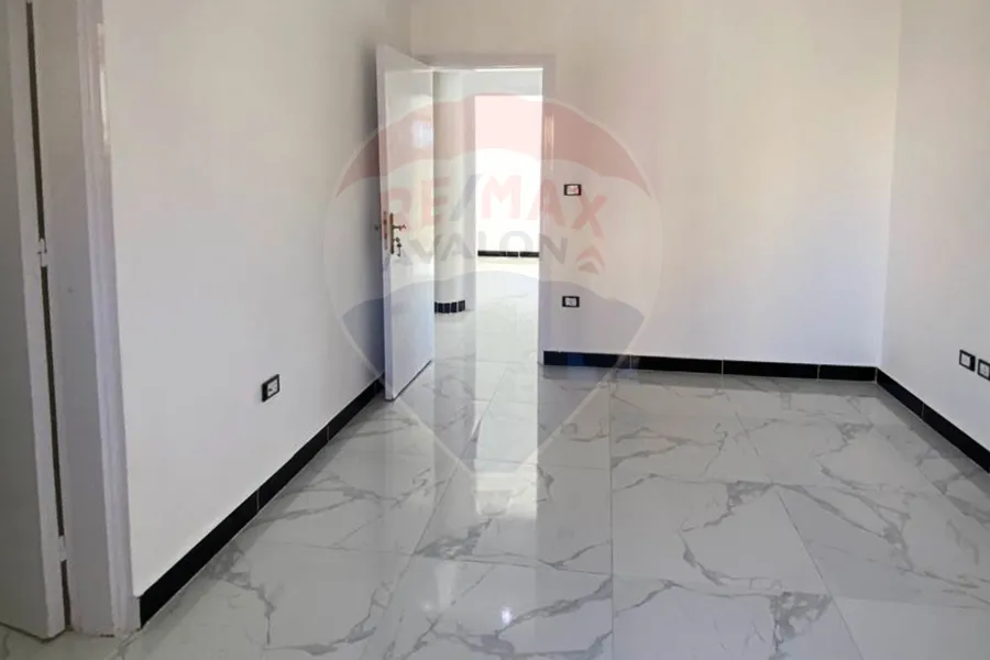 فيلا ستاند الون للبيع (بيرلا مارينا) 250 م