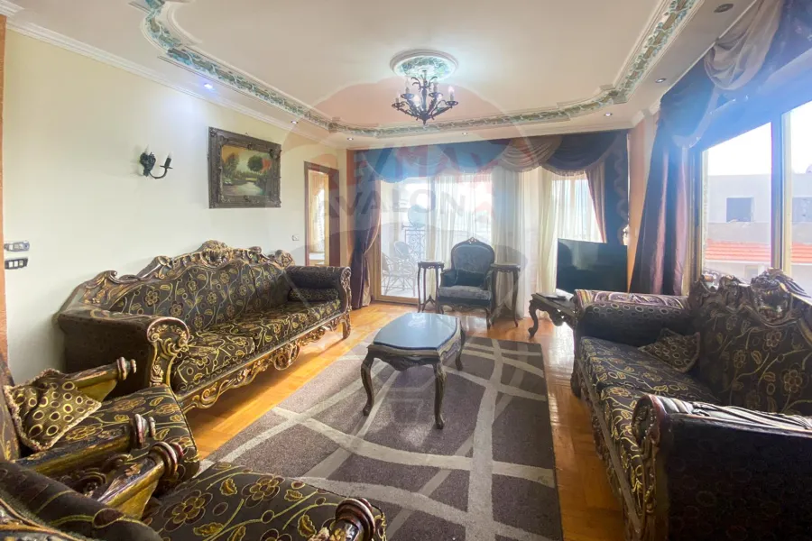 Apartment For Rent 200 m Stanley (Steps from the Sea)