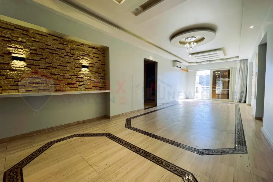 شقة للبيع 200 م سان ستيفانو (على الترام مباشرة)