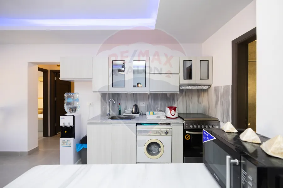 شاليه ارضي مفروش للبيع (سي فيو - رأس الحكمه) 120 م