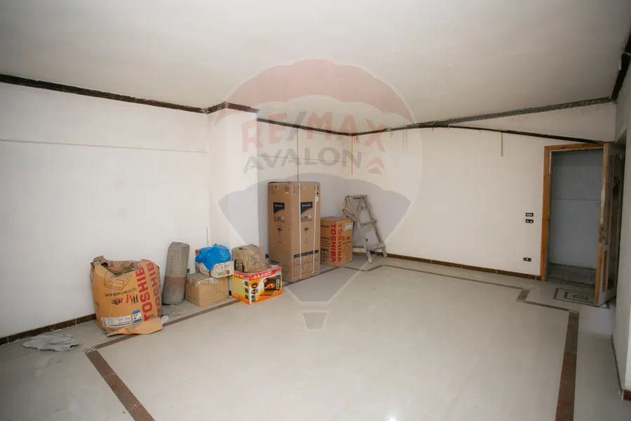 شقة للبيع 131 م رشدي (ش ابو قير - عمارة براند)