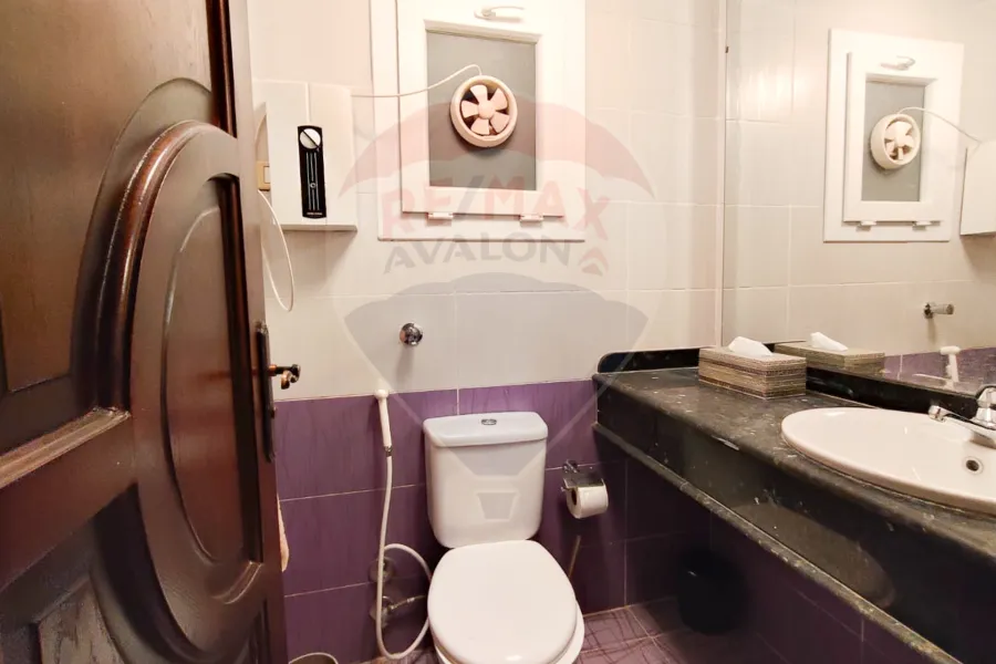 شقة للايجار المفروش 210 م لوران (تاني نمرة من البحر)