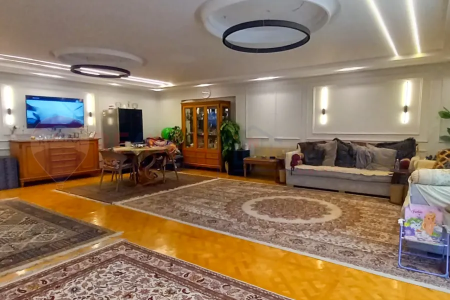 شقة للبيع 270 م سموحة (ش البرت الأول)