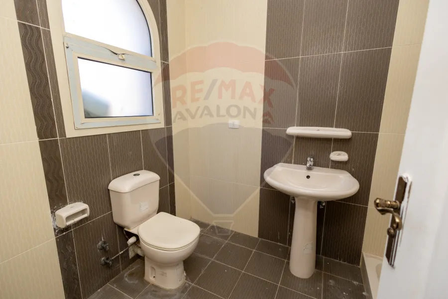 فيلا ستاند الون للبيع 1,300 م (اليكس ويست - انطونيادس)