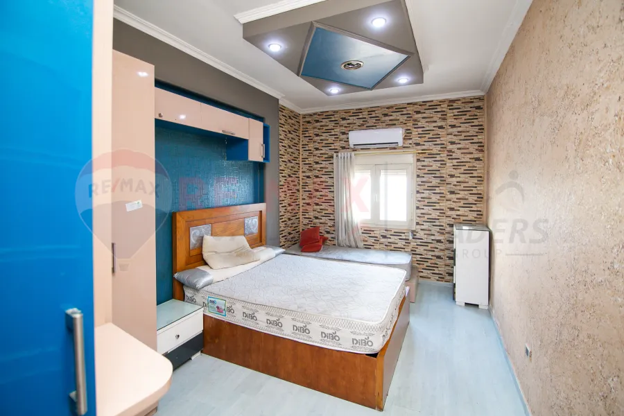 شقة للبيع 125 م كليوباترا (علي البحر مباشرة)