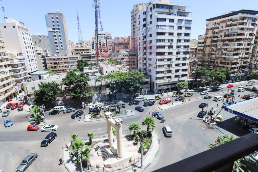 شقه للبيع 220 م جليم ( ش ابو قير مباشره )