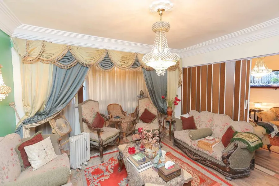 شقة للبيع 170م ميامي (ش جمال عبد الناصر الرئيسي - بالقرب من الاكايميه العربيه)