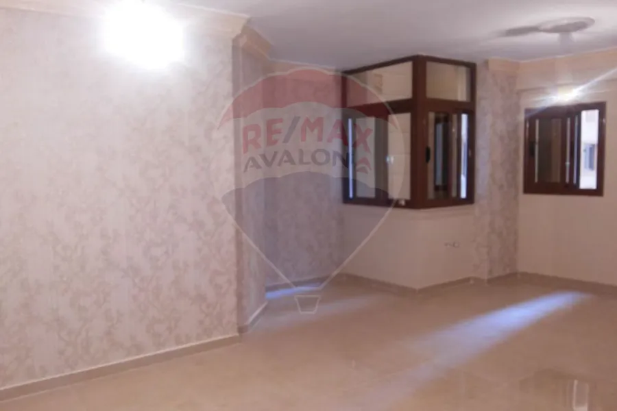 شقة للبيع 110 م بولكلي (ش لافيزون)