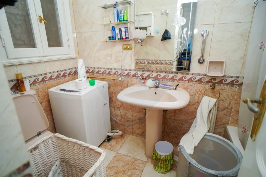 شقة للبيع 170 م لوران (ش عبد السلام عارف)