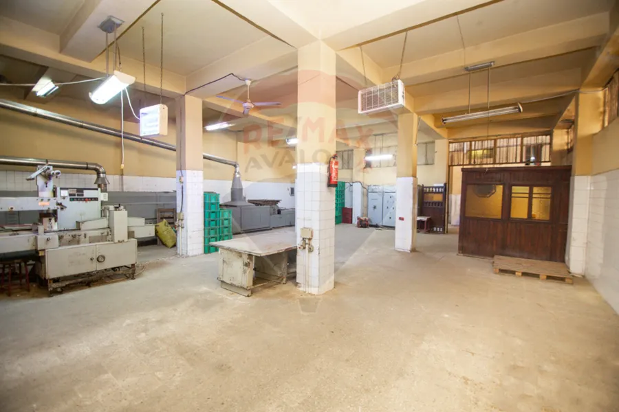 Factory for sale 750 m Al-Ras Al-Sawda (steps from Mostafa Kamel St.)
