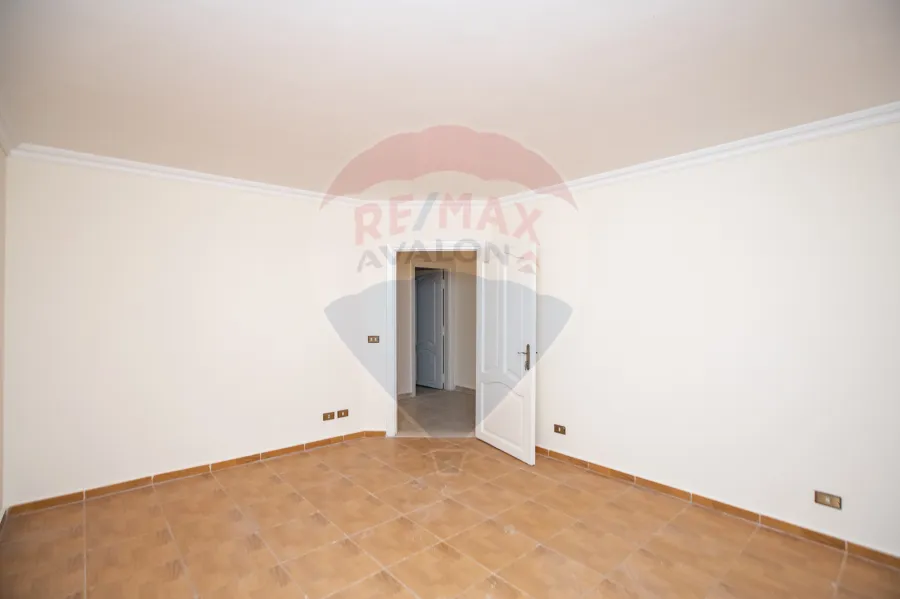 Apartment for rent 235 m Stanly (Directly on the sea )