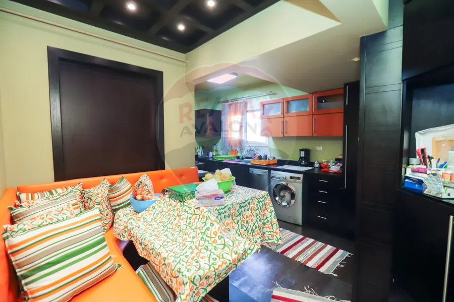 شقة للبيع 370 م كفر عبده (ش سكينة بنت الحسين)