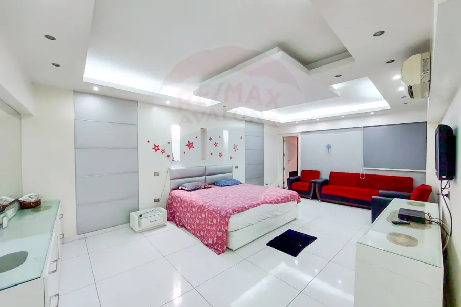 شقة للبيع 400 م سابا باشا (علي البحر مباشرة)