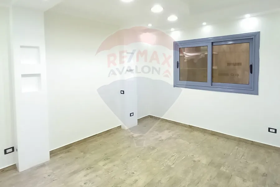 Administrative Unit for rent 130 m Sidi gaber ( Steps from Mostafa Kamel Tram Station)