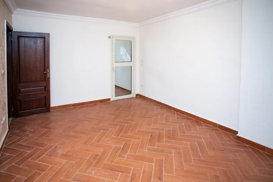 شقة للإيجار200م سبورتنج ( ش أحمد علام )