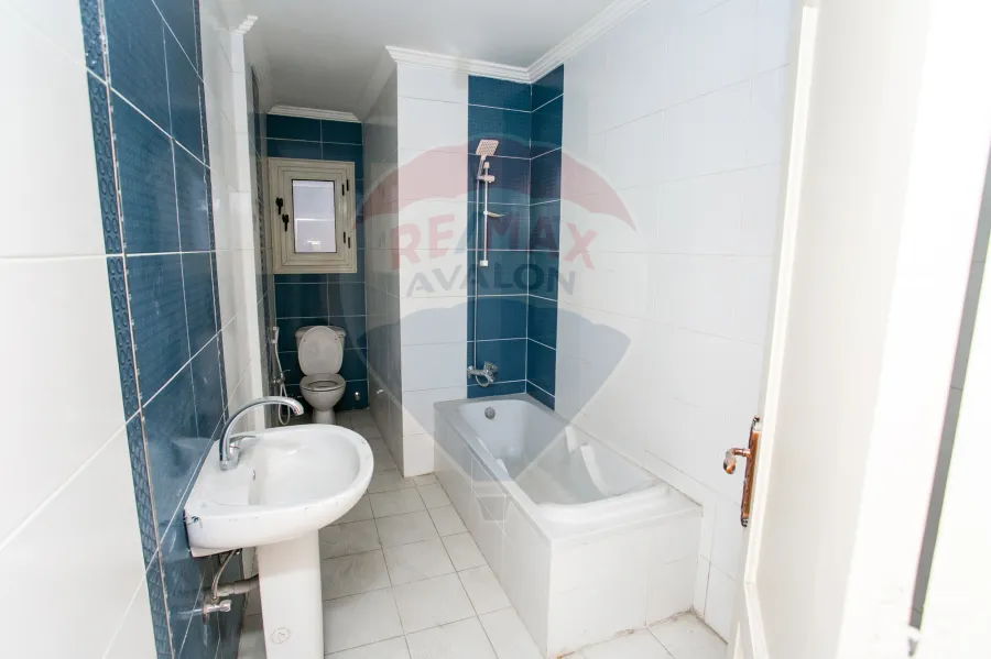 شقة للبيع 225 م  سموحة ( شارع فوزي معاذ رأسا )