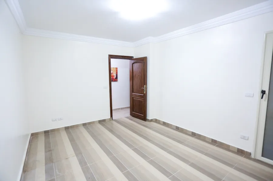 شقة للبيع 165 م جناكليس ( خطوات من ش ابو قير )