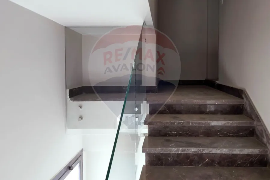 استلام فوري فيلا ستاند الون للبيع 330 م  (اكتوبر - O West)