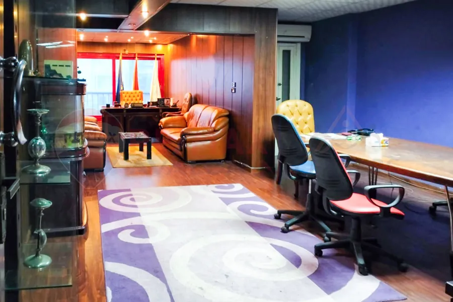 شقة للبيع 235 م جليم (علي البحر مباشرة)