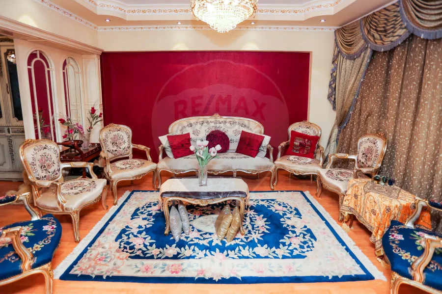 شقة للبيع 140 م رشدي (علي الترام مباشرة)