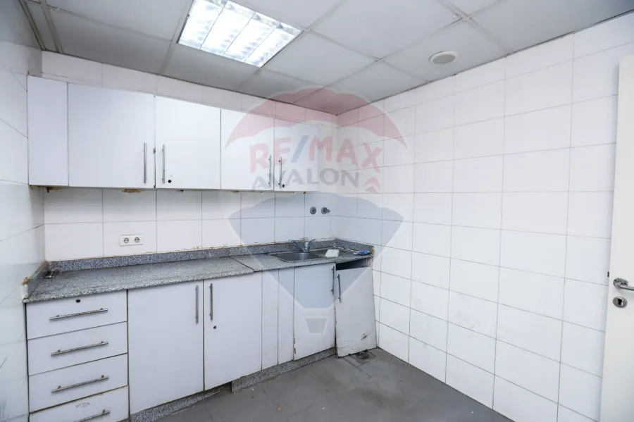 Commercial shop for rent 220 m louran (Al aqbal st)