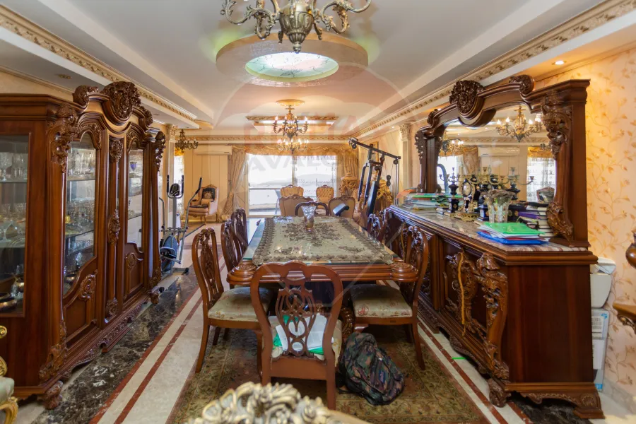 شقة للبيع 275 م كفر عبده (ش سكينة بنت الحسين)